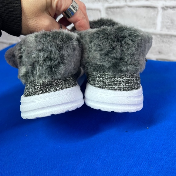 NWT🤩 Hey Dude Style Women's Slip On Loafers Sizes 7, 8, 8.5 - Picture 3 of 8